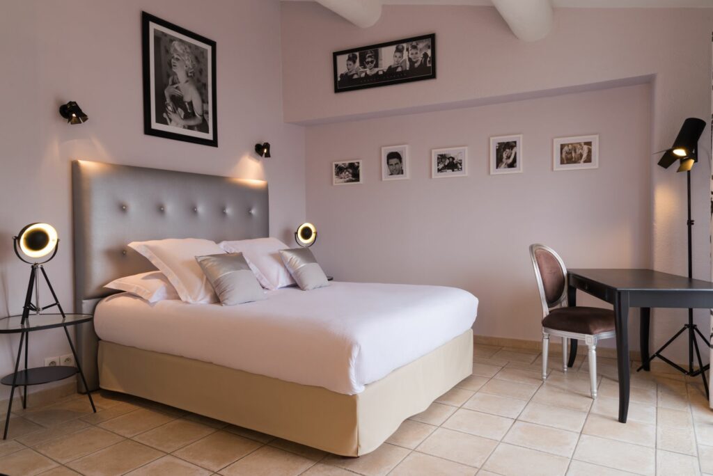Photo - Gordes hotel mas de romarins provence photo 48263 mas de romarins provence photo 48263