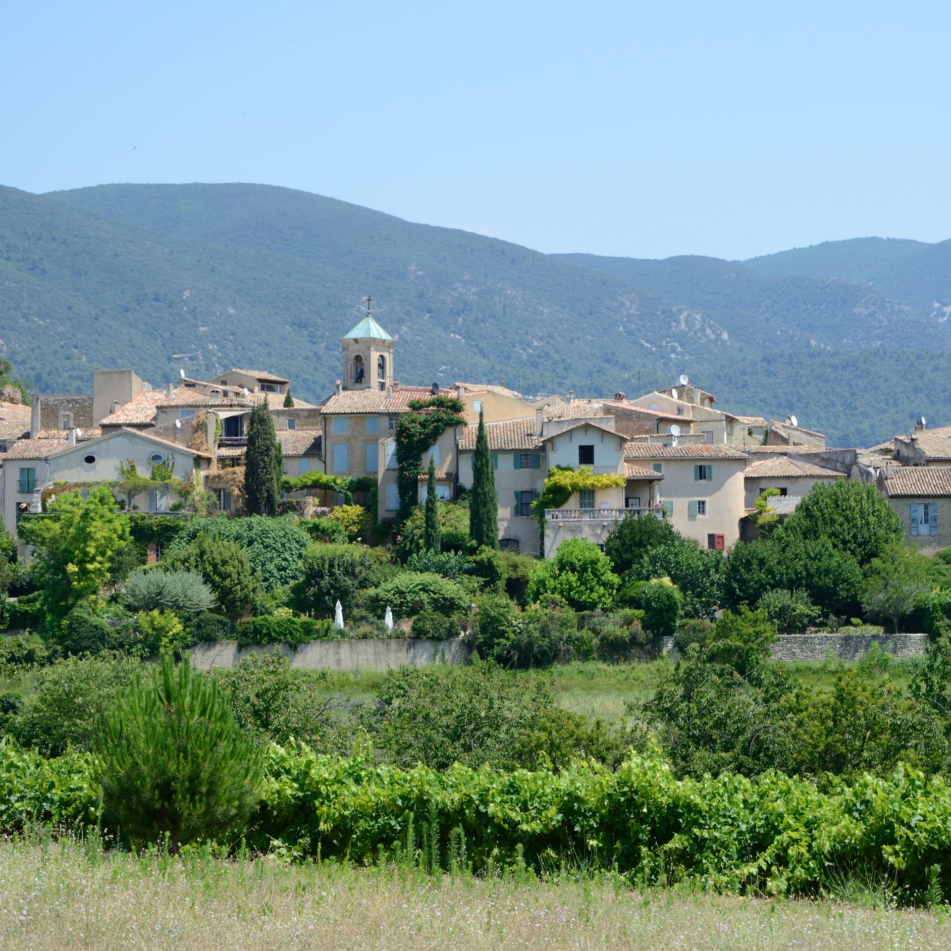 lourmarin picture id160471145 1 1